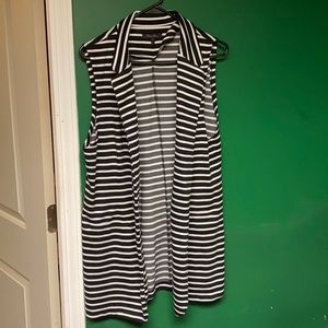 Sleeveless striped long cardigan with pockets